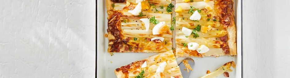 Aspergeplaattaart met ham en ei