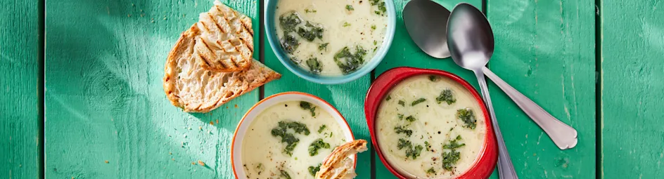 Knoflook-broodsoep met peterselie-olie