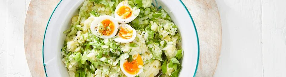 Sla-stamppot met bloemkool, yoghurt en ei