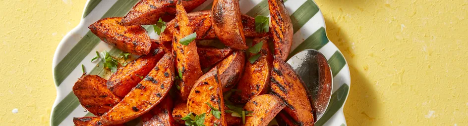 Kruidige zoete aardappelpartjes met aioli