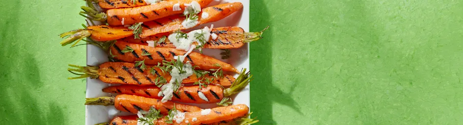 Gegrilde bospeen met loofdressing en speklapje
