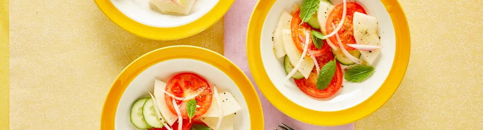 Tomaten-meloensalade met gember en munt