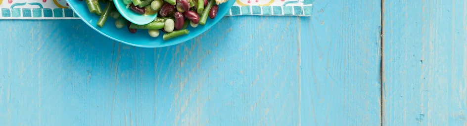 Zomerbonensalade met ciabattacroutons