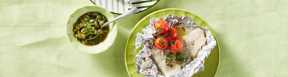 Tomaat-vispakketje met basilicumsalsa