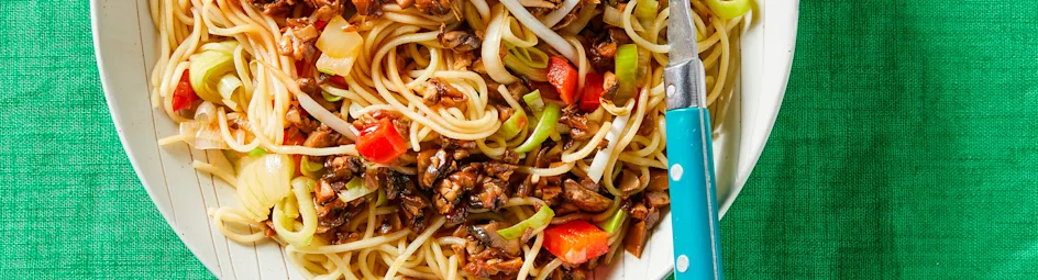 Singapore noedels met champignongehakt