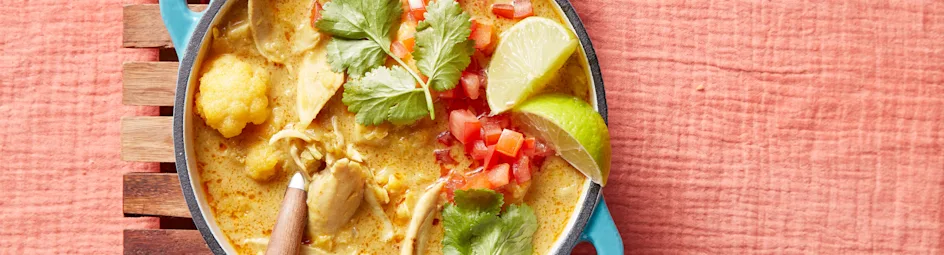 Gele linzencurry met kip en bloemkool