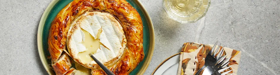 Camembert in bladerdeegkrans