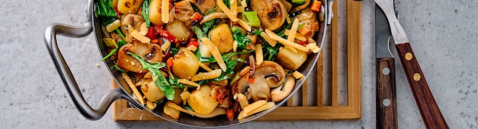 Aardappel-groentepannetje met oude kaas