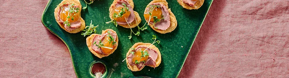 Krokante kaaskoekjes met paté en abrikozenjam