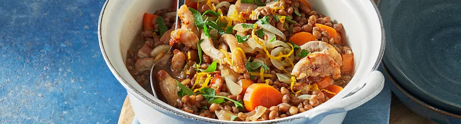 Stoofpotje van winterpeen, linzen en kip