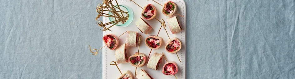 Bieten-geitenkaasrolletjes met gegrilde paprika