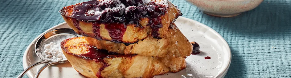 Wentelteefjes met warme bessen en gember