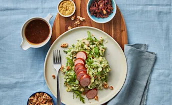 Andijviestamppot met rucola, walnoten en rookworst