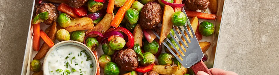 Gehaktballetjes-traybake met aioli