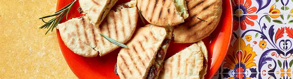 Pitatosti's met brie en vijgen