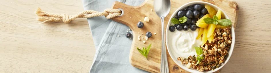 Supersnelle granola met kwark en sinaasappel