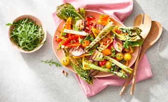 Salade van gegrilde minigroenten en little gem