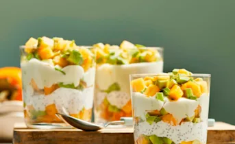 Yoghurt met fruit en chiazaad