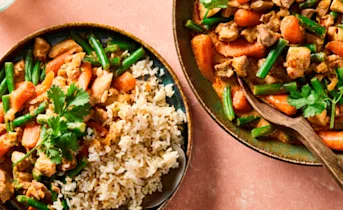 Kipcurry met sperziebonen en wortel