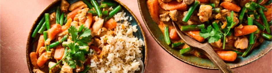 Kipcurry met sperziebonen en wortel