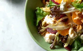 Herfstsalade met knapperige sla en mandarijn