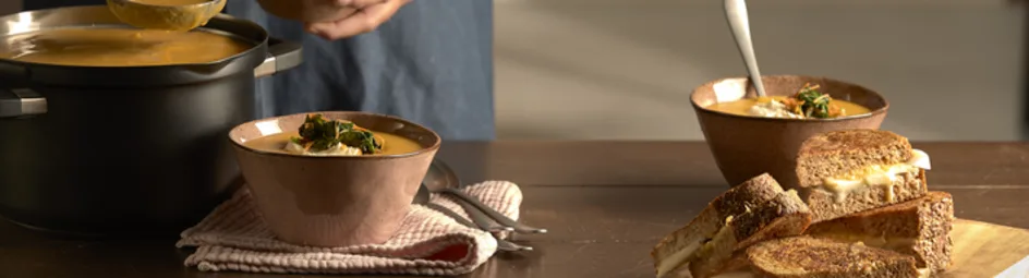 Romige aardappelsoep met groentetopping