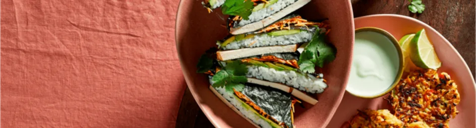 Sushi-sandwich met gerookte tofu