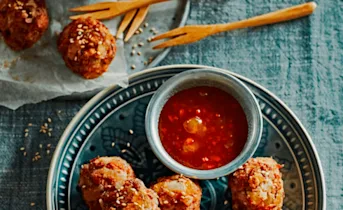 Bonenballetjes met spicy mangodip