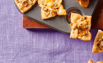 Mini-witloftaartjes met abdijkaas en cashewnoten