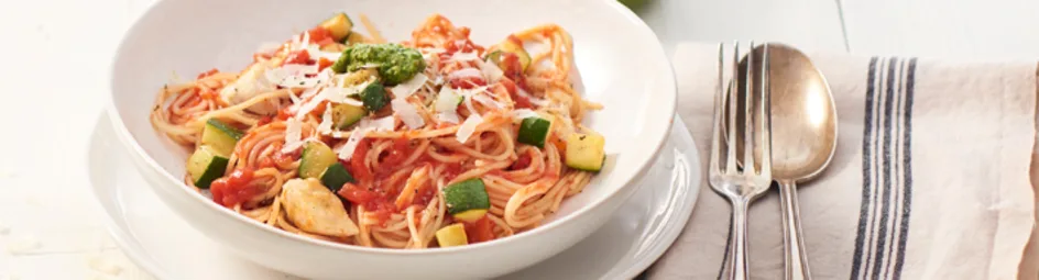 Tomatenspaghetti met kip en rucolapesto