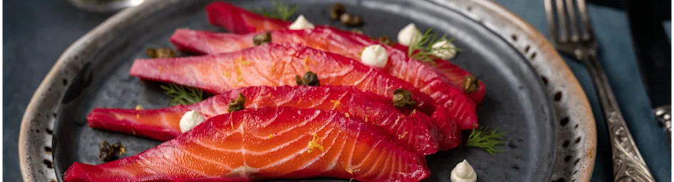 Gemarineerde zalm met citroencreme en kappertjes
