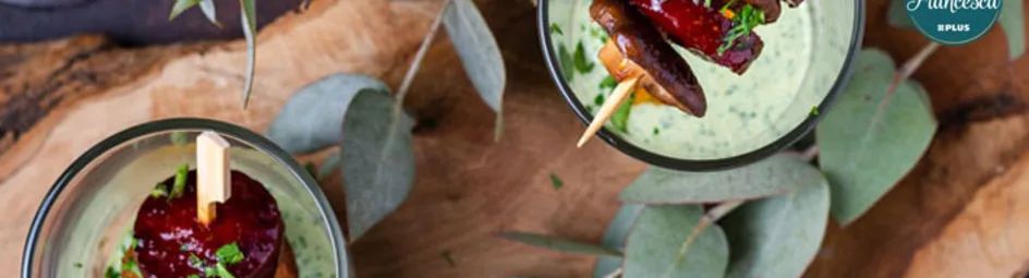 Spiesjes met gekarameliseerde chorizo en champignons