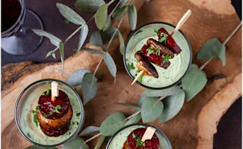 Spiesjes met gekarameliseerde chorizo en champignons