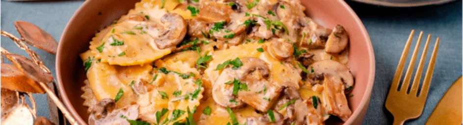 Gevulde pasta met gorgonzola, walnoot en champignonsaus