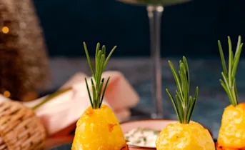 Aardappel kerstboompjes met rozemarijn aioli