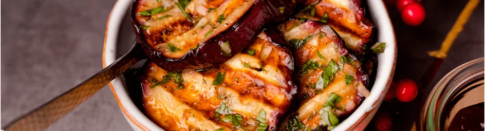 Gegrilde aubergine met sjalot vinaigrette