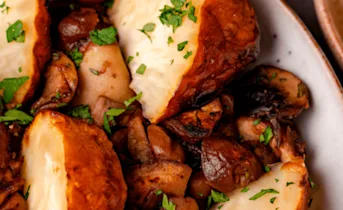 Geroosterde knolselderij met kastanjes en champignons