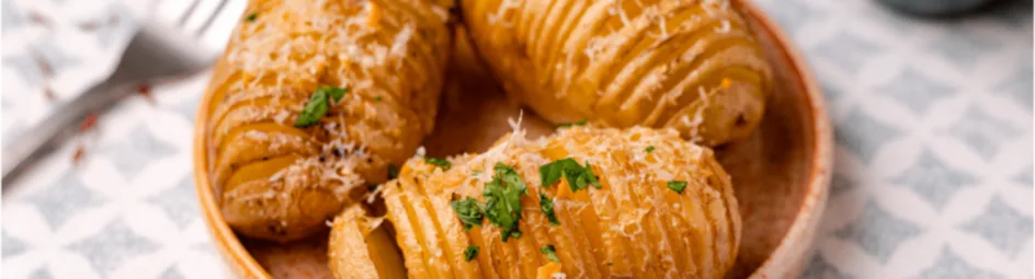 Hasselback aardappels met truffel en knoflook