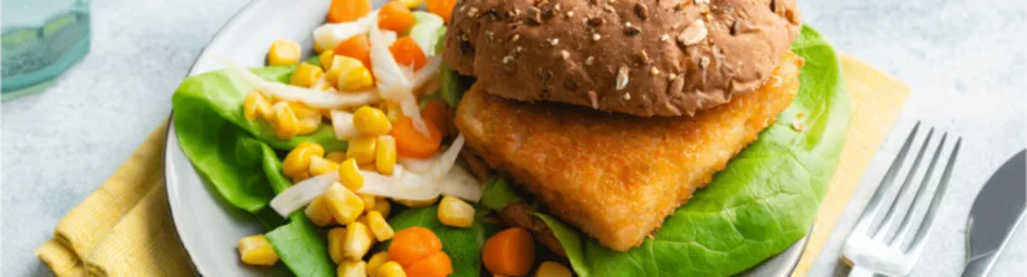 Visburger met wortel-venkel salade