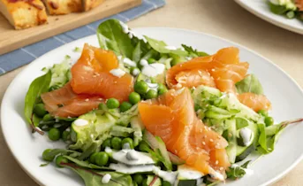 Rucolasalade met geroosterde courgette en gerookte zalm