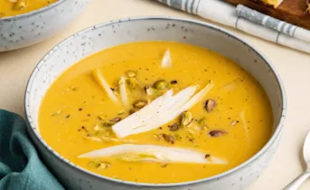 Pompoensoep met kaasuienbrood