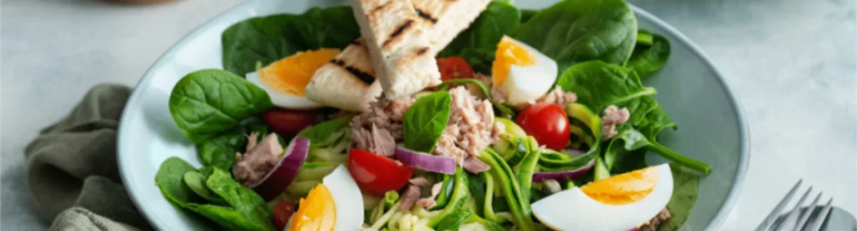 Tonijnsalade met courgette en mosterdsaus