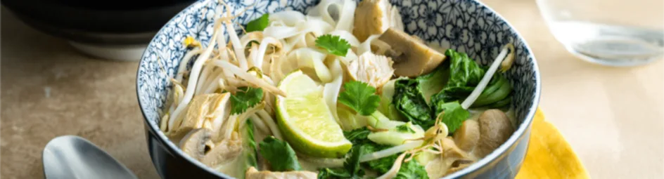 Thaise noedelsoep met kip en paksoi