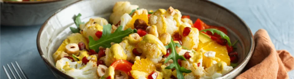 Geroosterde bloemkoolsalade met kerriesaus