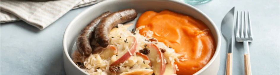 Chipolataworstjes, zuurkool en pompoenpuree