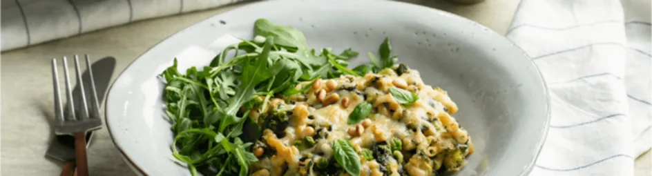 Mac and cheese met blauwe kaas en groene groenten