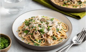 Spaghetti carbonara met champignons en boerenkool