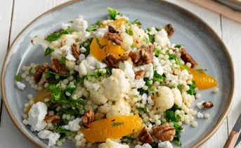 Parelcouscous met bloemkool, mineola en geitenkaas