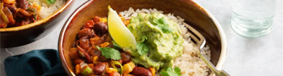 Chili sin carne bowl met guacamole