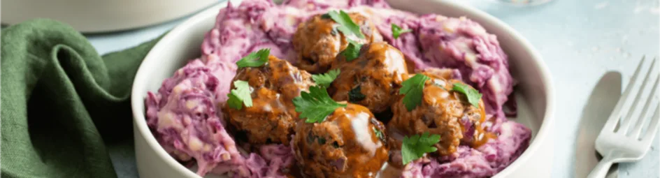 Rode kool stamppot met gehaktballetjes en jus